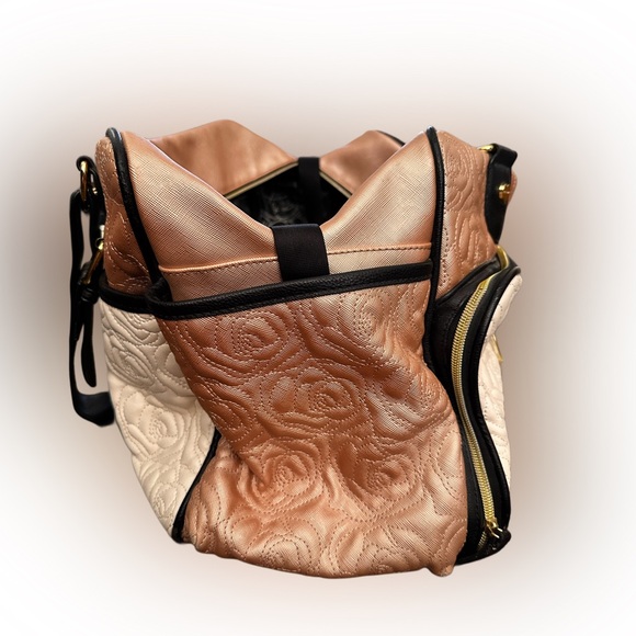 BOGO 𝐵𝑒𝓉𝓈𝑒𝓎 𝒥𝑜𝒽𝓃𝓈𝑜𝓃 𝒲𝑒𝑒𝓀𝑒𝓃𝒹 𝒟𝒾𝒶𝓅𝑒𝓇 𝐵𝒶𝑔 - Picture 3 of 10